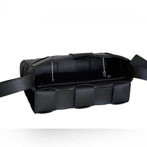 Bottega Veneta Intrecciato Cassette Bag (black calfskin leather) - Picture 3 of 10